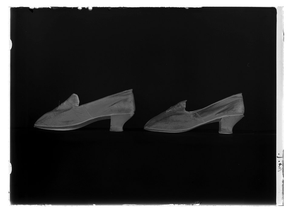 Lakejsko, pumps, gjorda av mörkbrunt getskinn - Livrustkammaren - 26169-negative