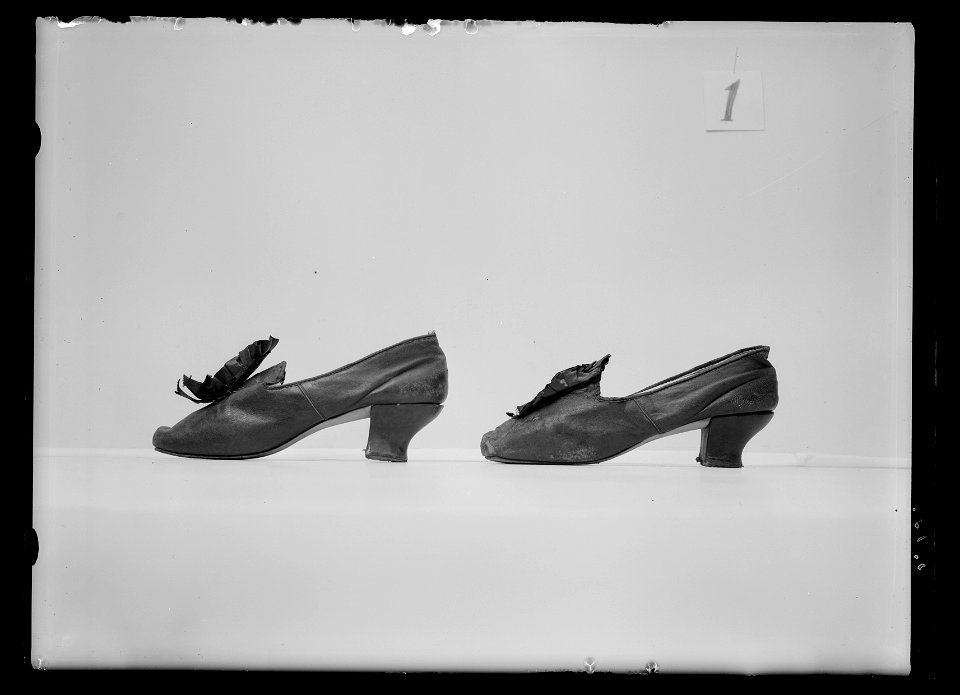 Lakejsko, pumps, gjord av svart fårskinn - Livrustkammaren - 9044