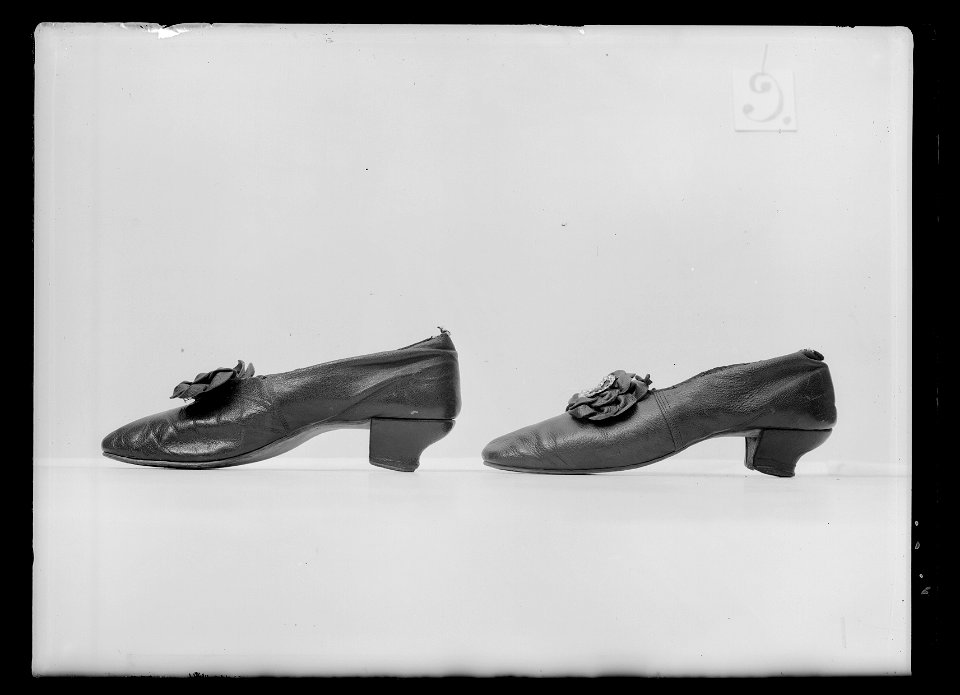 Lakejsko, pumps, gjord av mörkbrunt getskinn - Livrustkammaren - 43288