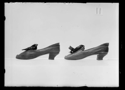 Lakejsko, pumps, gjord av mörkbrunt getskinn - Livrustkammaren - 17606