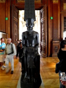 Le dieu Amon protège Toutankhamon - Musée du Louvre