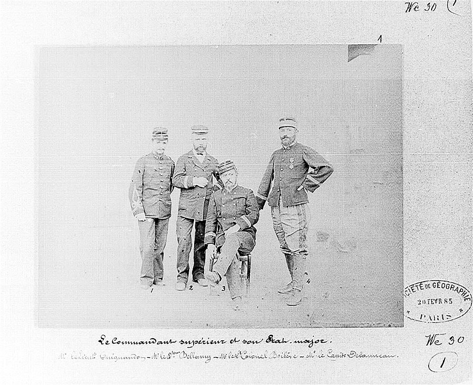 Le commandant supérieur et son état-major