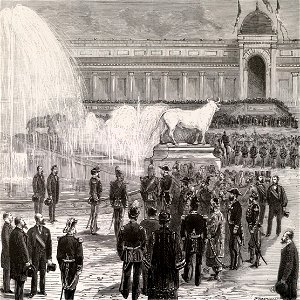 Le maréchal-président de la République et le cortège officiel traversant le parc du Trocadéro
