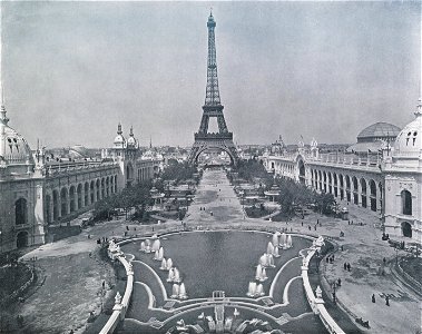 Le Champ de Mars, vue prise du Château d'eau, 1900 Paris World Fair. Free illustration for personal and commercial use.