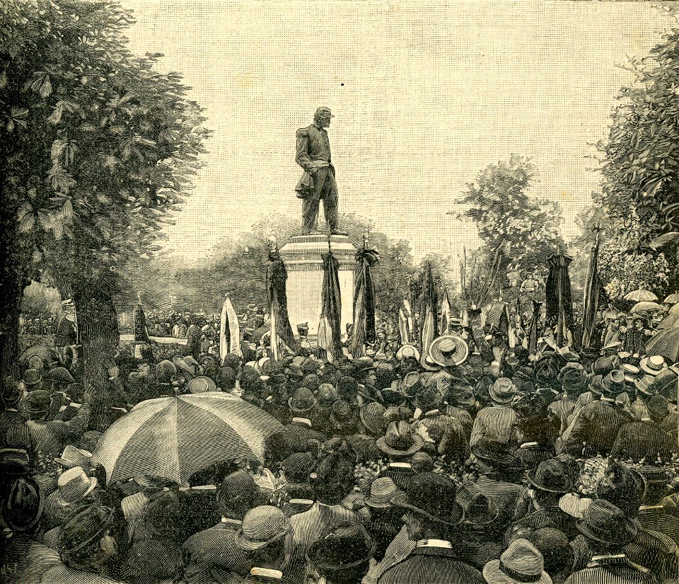 Le rappresentanze intorno alla statua di Mac-Mahon