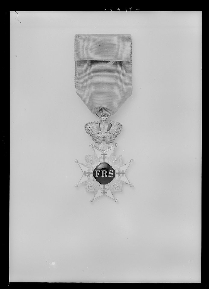 Lilla serafimerordenkorset, tjänstetecken förunderofficiant vid KMO, modell efter 1856 - Livrustkammaren - 579
