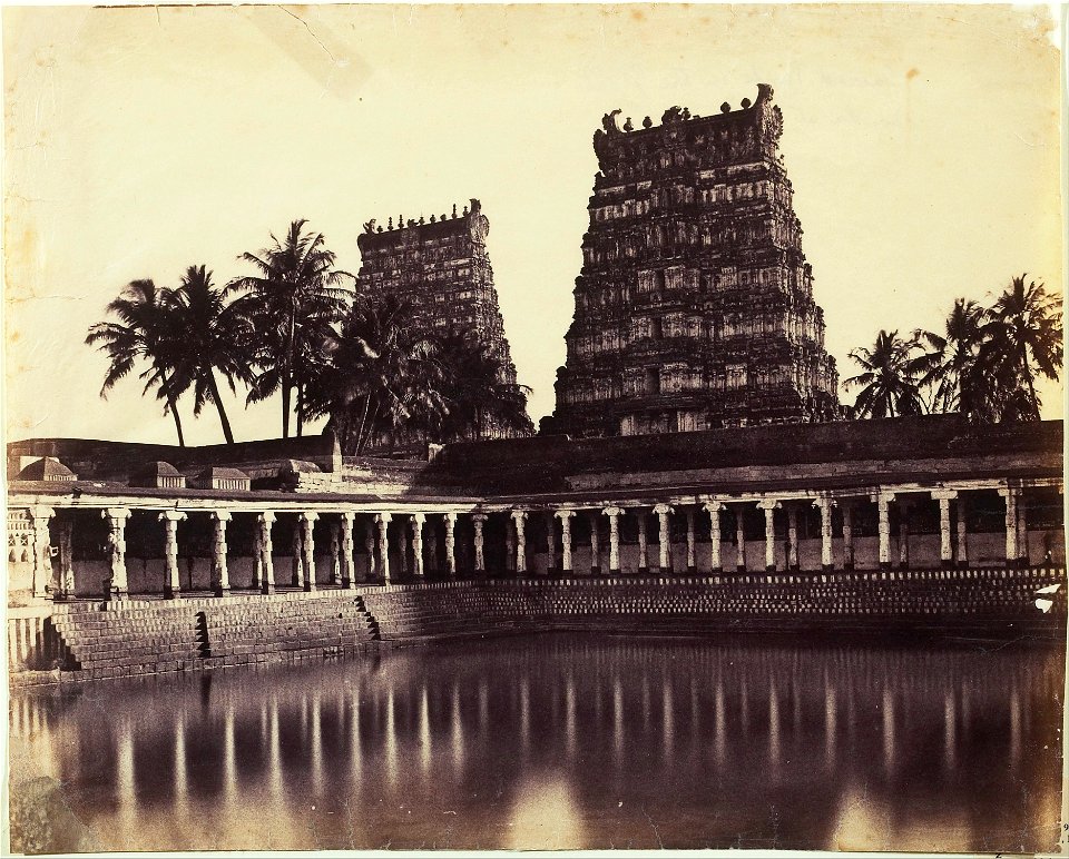 Linnaeus Tripe - Madura. The Great Pagoda, Mootoo Alaghur and East Gopurum from Tank - Google Art Project