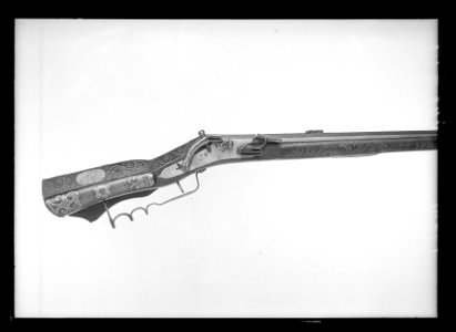 Lodbössa med svenskt snapplås, lägglås, infjäderslås, 1660-talet - Livrustkammaren - 18594