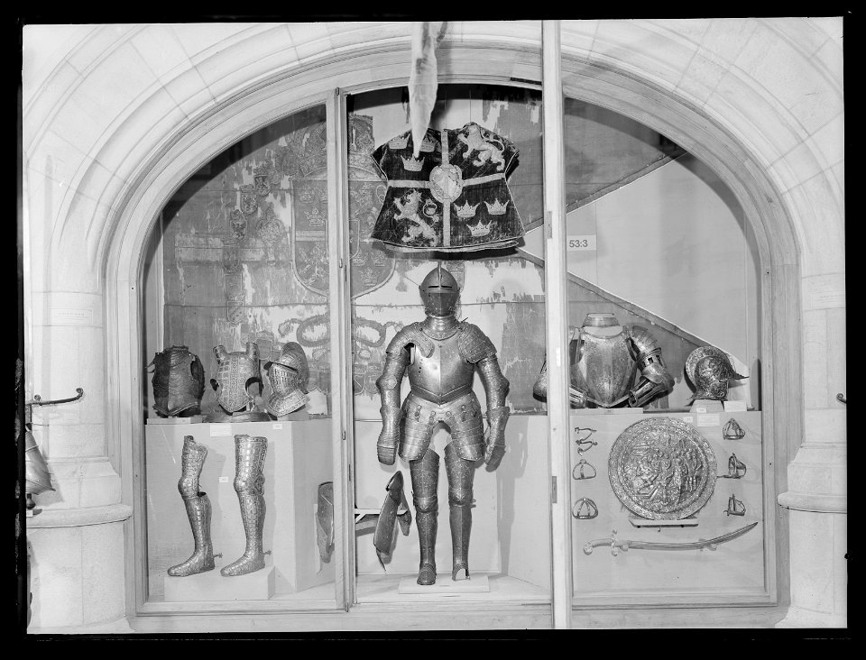 Livrustkammaren på Nordiska museet, 1915 cirka - Livrustkammaren - 25813