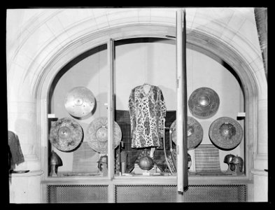Livrustkammaren på Nordiska museet, 1915 cirka - Livrustkammaren - 34375