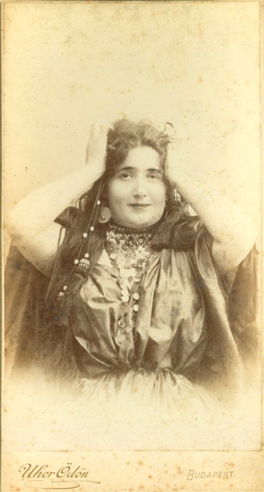 Lukács Júlia portréja (Uher Ödön felvétele)