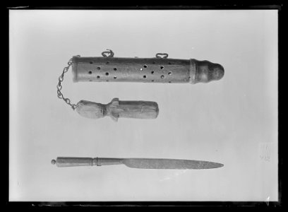 Luntbetäckare, sannolikt för grenadjär, 1600-talets slut - 1700-talets första hälft - Livrustkammaren - 34695