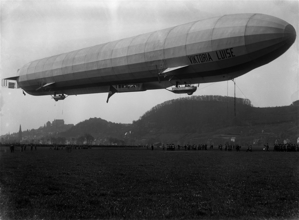 LZ11 Viktoria Luise 1912 in Marburg