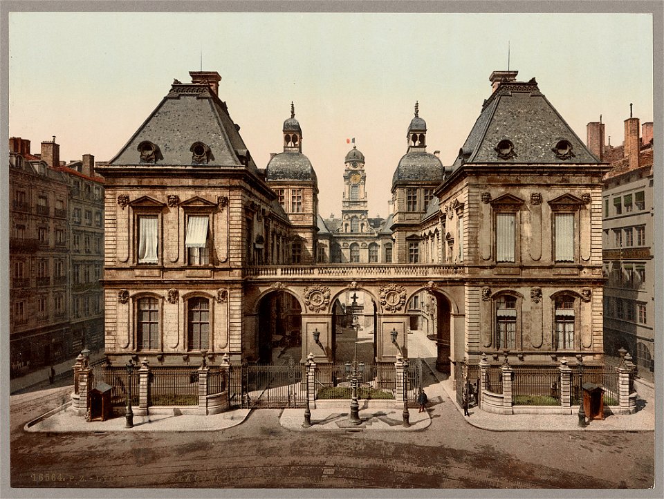 Lyon. Place de la Comédie. L'Hotel de Ville LCCN2017659791