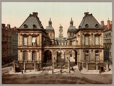 Lyon. Place de la Comédie. L'Hotel de Ville LCCN2017659791