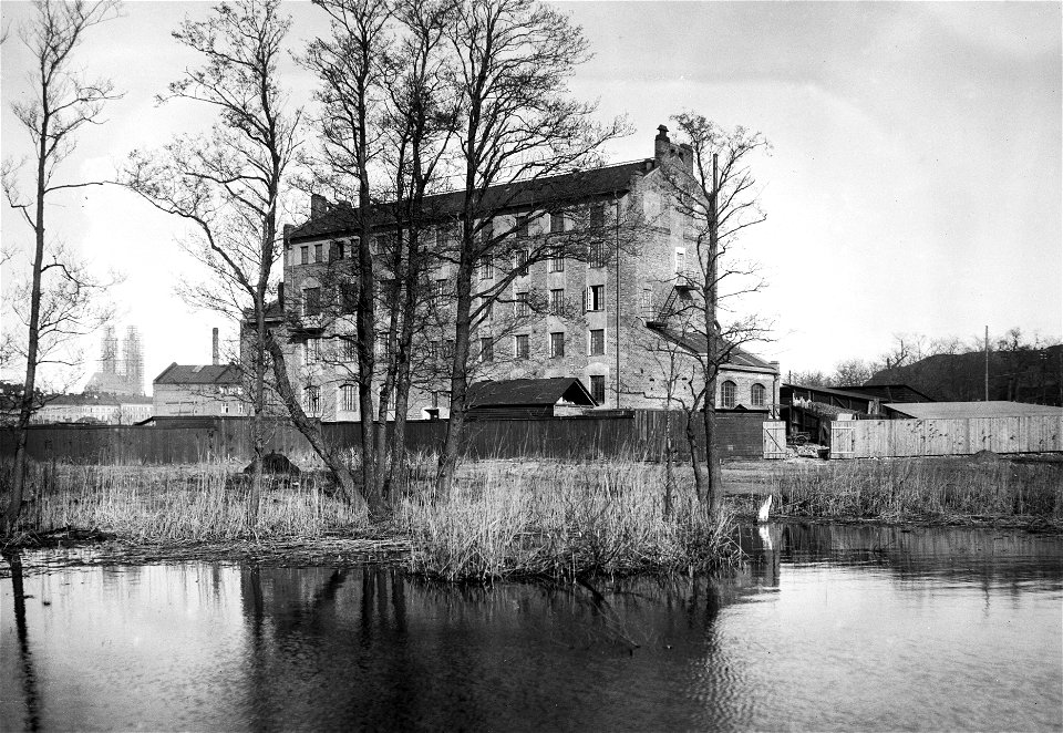 Lövholmsvägen 5-7, Läkemedelsföretaget Pharmacias fabrik 1920-tal