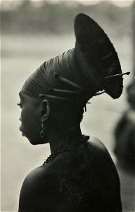 Mangbetu coiffure de Kazimierz Zagórski (cropped)