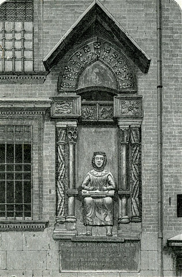 Mantova monumento a Virgilio posto all’esterno del palazzo della Ragione