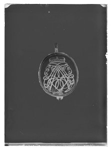 Miniatyrporträtt av okänd dam, 1660 ca, monterad i medaljong - Livrustkammaren - 54156-negative