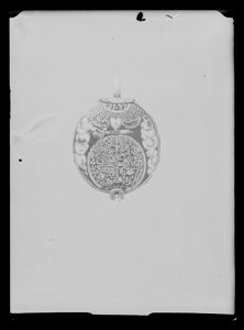 Miniatyrporträtt av okänd dam, 1660 ca, monterad i medaljong - Livrustkammaren - 62717