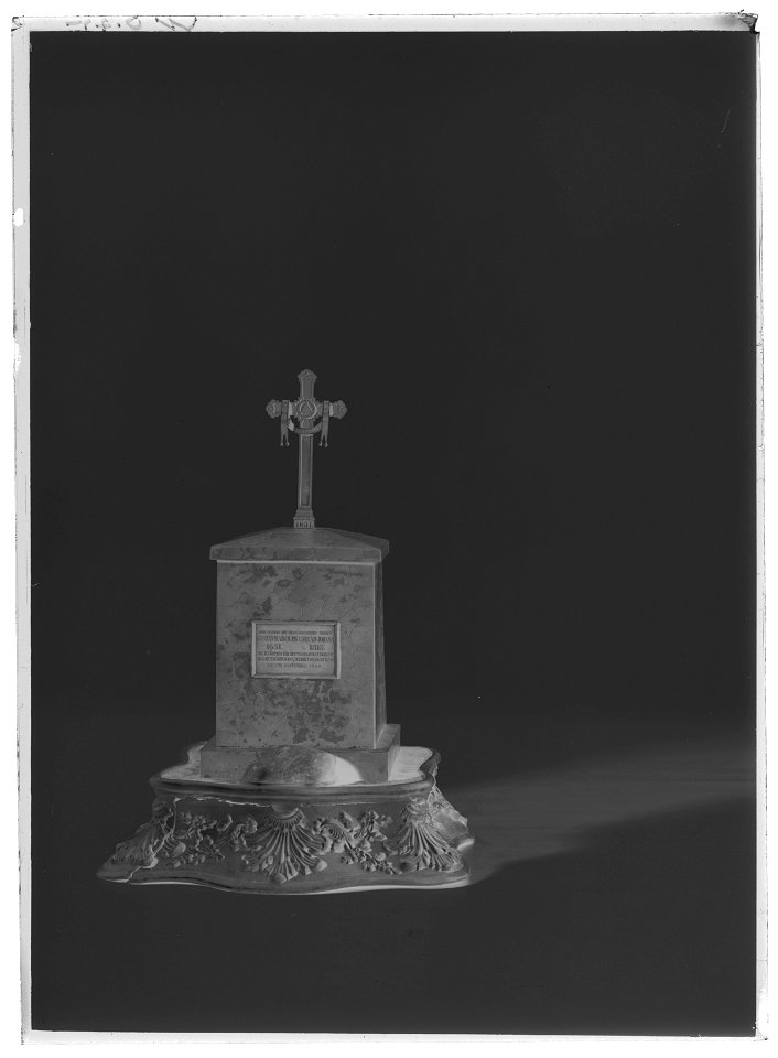 Modell till monument över GIIA och Carl XIV Johans bedrifter, Leipzig - Livrustkammaren - 53240-negative