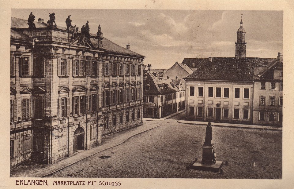 Marktplatz mit Schloss in Erlangen 1921