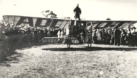 Maurice Guillaux at Wangaratta nla.pic-vn3723553