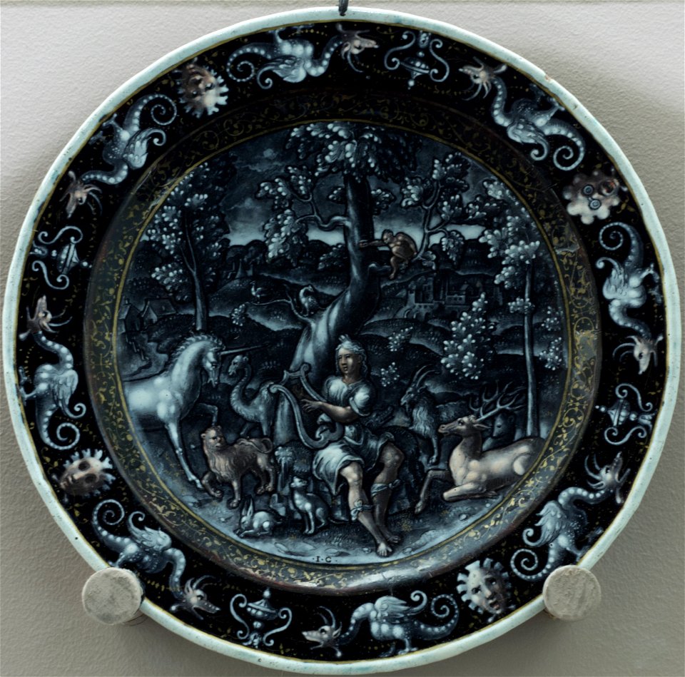 Maître IC - Assiette - Orphée charmant les animaux (émail peint sur pierre, Limoges, 1550-1600)