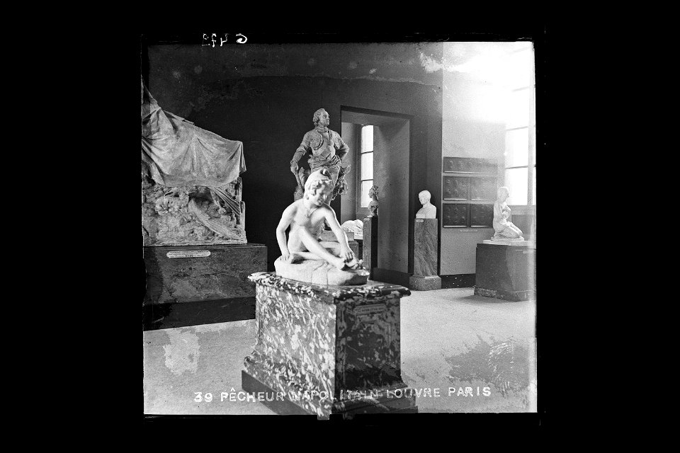 Musée du Louvre - Pécheur napolitain, Louvre, Paris (g0479)