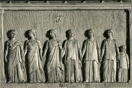 Napoli Museo Nazionale Le Tre Grazie con varie Ninfe