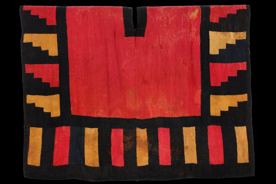 Nasca-Huari style - Unku with staggered and linear designs - Google Art Project