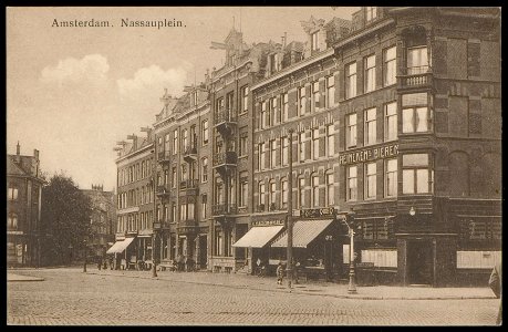 Nassauplein met links de Wittenstraat. Uitgave N.V. Luxe Papierwarenhandel v.h. Roukes & Erhart, Baarn, Afb PBKD00081000002