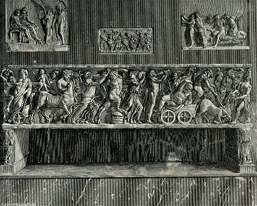 Napoli Museo Nazionale sarcofago rappresentante un Baccanale