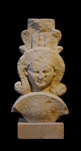 Naïskos uræus chypre Louvre AM 2755