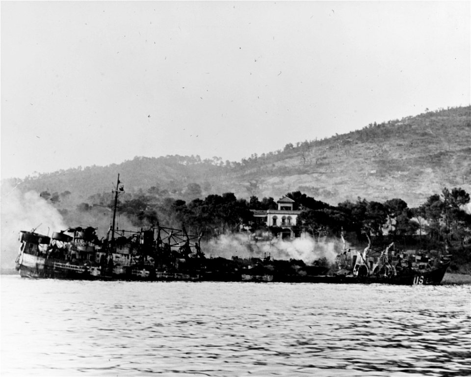 NH 51437 USS LST-282