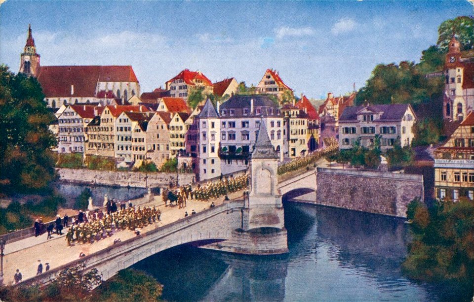 Militärparade auf der Eberhardsbrücke (AK 584.9 Gebr. Metz 1913)