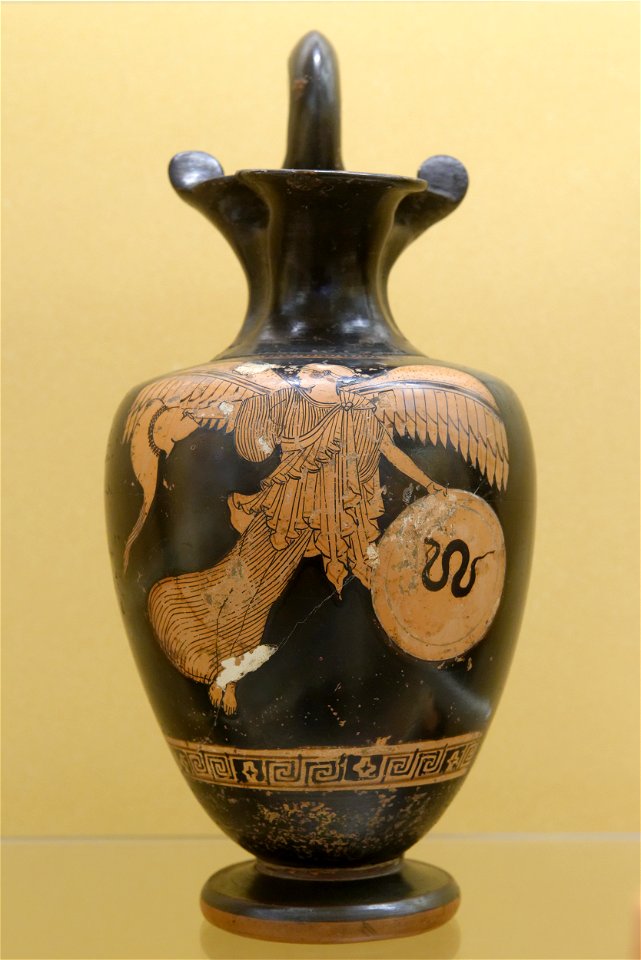 Nike with helmet and shield oinochoe Nationalmuseet 1222
