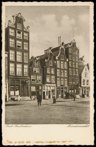 Noordermarkt met geheel rechts de hoek van de Prinsengracht. N.V. Luxe Papierwarenhandel v.h. Roukes & Erhart, Baarn, Afb PBKD00108000002