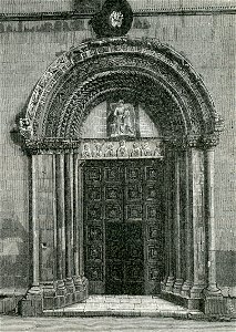 Paganica porta della chiesa di Santa Maria