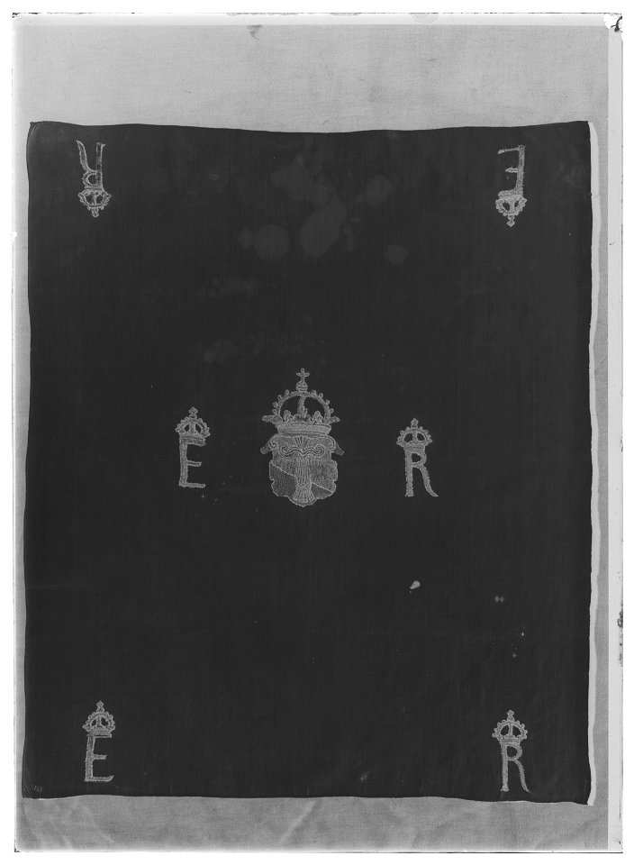 Näsduk i linne med Erik XIVs namnchiffer och Vasa-vapnet - Livrustkammaren - 53317-negative. Free illustration for personal and commercial use.