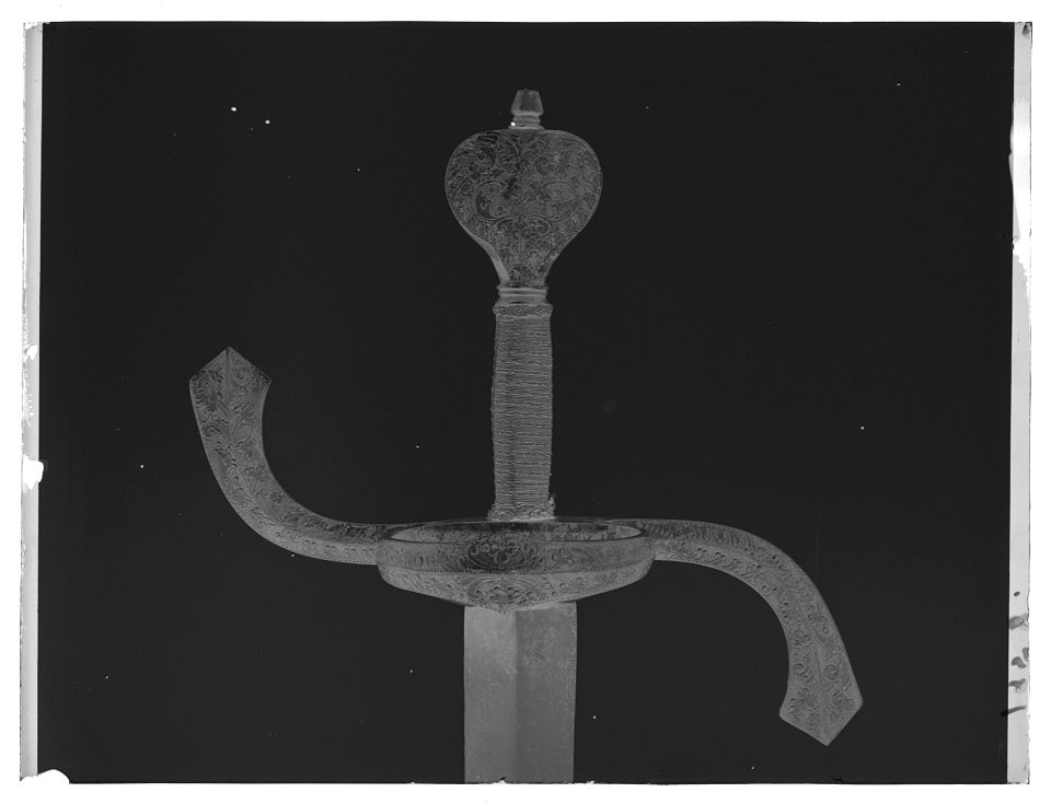 Officersvärja av nederländsk-svensk typ, 1620-1640, klinga Solingen - Livrustkammaren - 2397-negative