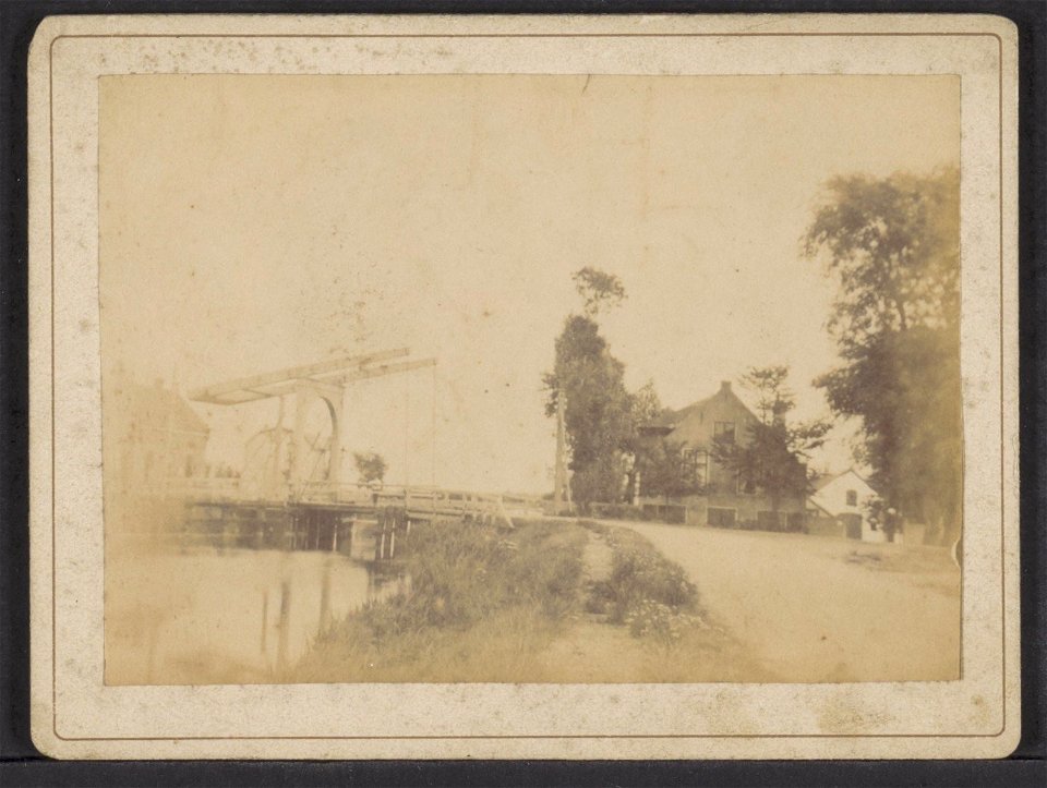 Ongelokaliseerd, riviertje of kanaal met ophaalbrug, Afb ANWZ00510000001