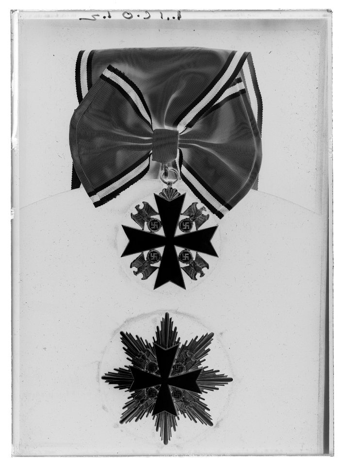 Ordenstecken för kommendör av Tyska örnens orden, Tyskland (1933-1945) - Livrustkammaren - 44306-negative