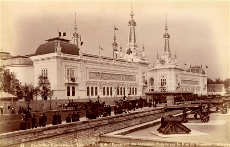 Palais de l'Esplanade des Invalides, façade sur la rue de Grenelle 2