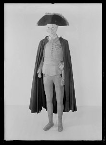 Pantalonger till Gustav IIIs maskeraddräkt i randig silkestrikå använda av Gustav III vid attentatet på Operan 1792 den 16 mars - Livrustkammaren - 79060