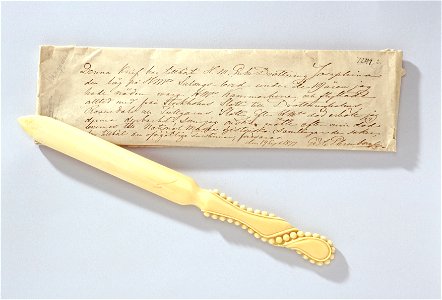 Papperskniv, Josefina av Sverige, och konvolut - Livrustkammaren - 65231