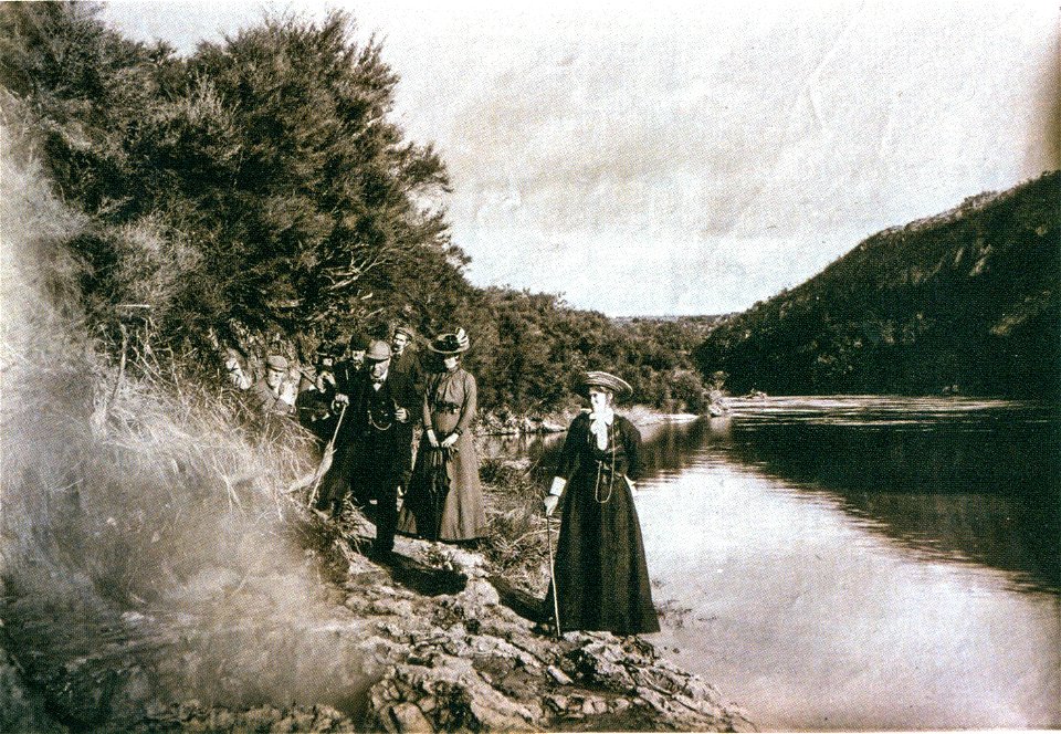 Partington - Tourists, Waikato River
