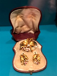 Pearl brooch and earrings in original case