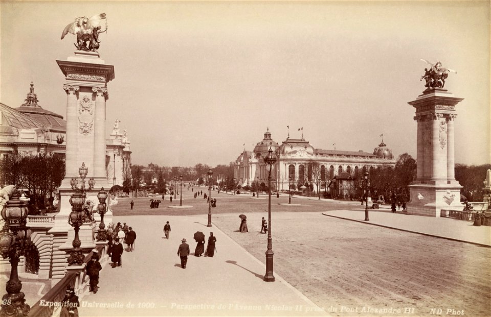 Perspective de l'avenue Nicolas II prise du Pont Alexandre III