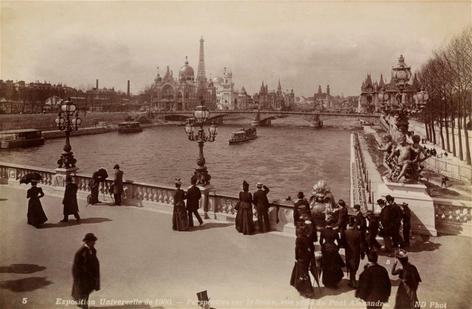 Perspective sur la Seine, vue prise du pont Alexandre III